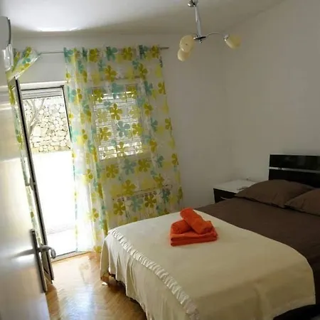 Apartman Lola 2 Apartment