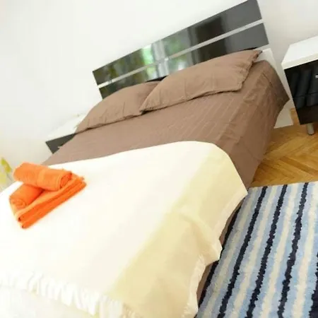 Apartman Lola 2 Apartment *