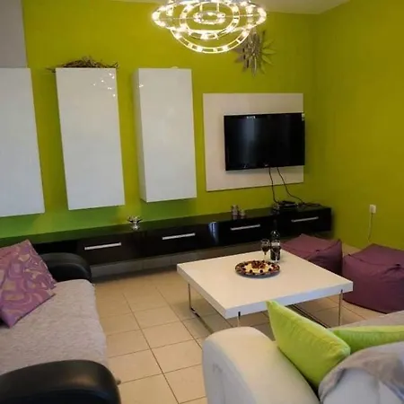 Apartman Lola 2 Apartment