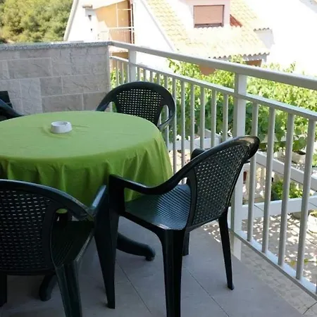Apartman Lola 2 Apartment